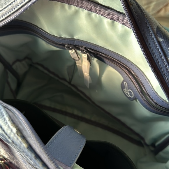 Lululemon bag - for gym, office, a weekend bag or even a cool diaper bag! - Picture 4 of 8